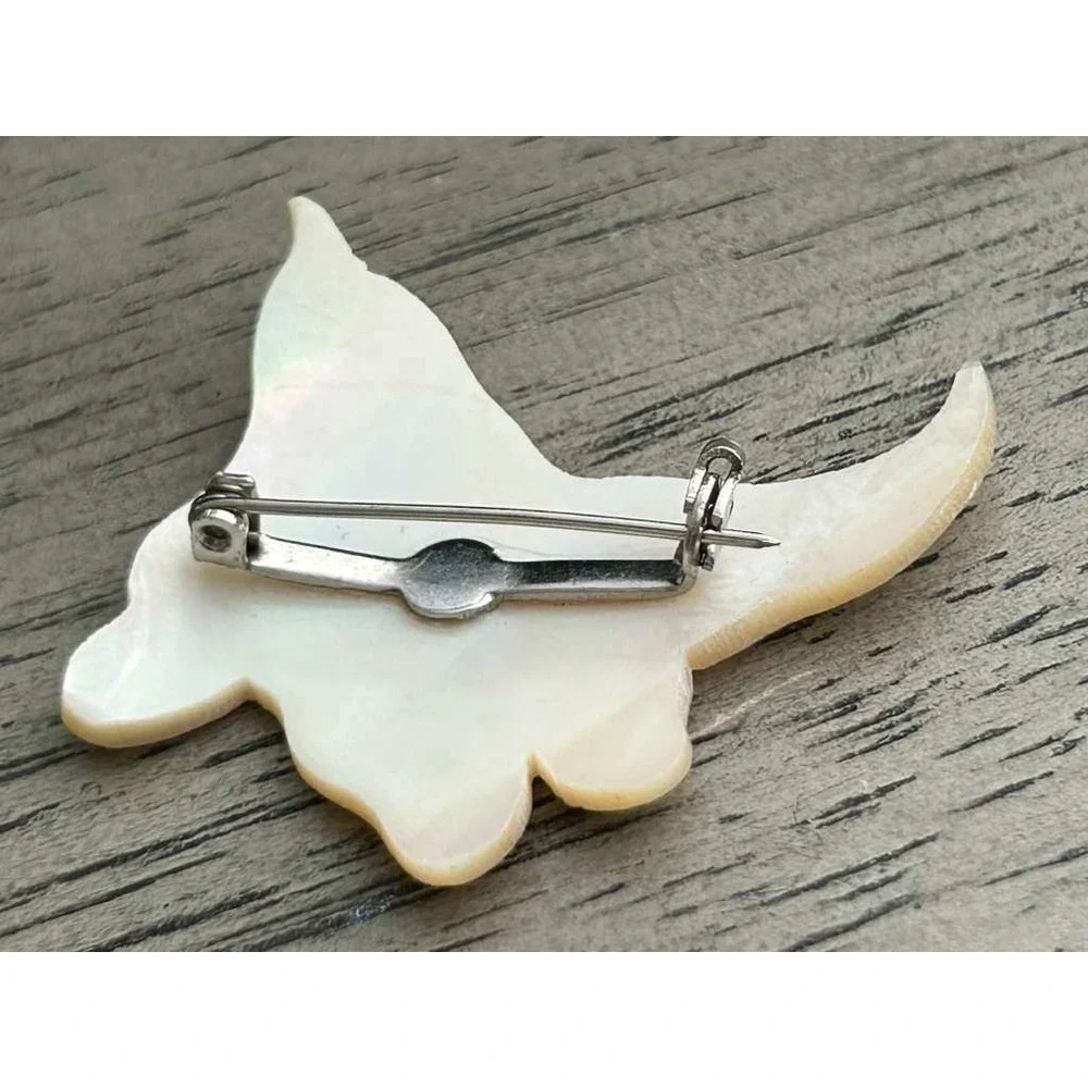 Vintage Nacar Genuino Mother of Pearl Carved Leaf Brooch Iridescent Pin